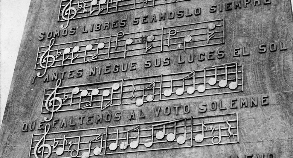 El 17 de setiembre de 1971, Guillermo Ugarte Chamorro, catedrático y director de teatro de la Universidad Nacional Mayor de San Marcos (UNMSM), llevó a un cronista de El Comercio hasta la tumba de Rosa Merino. Los restos de la primera intérprete del Himno Nacional del Perú estaban ubicados en el Cementerio Presbítero Maestro, en el Cercado de Lima. (Foto: GEC Archivo Histórico)