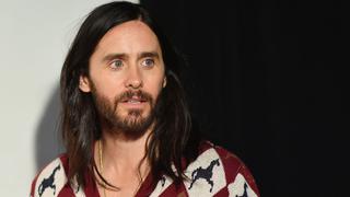 Jared Leto cumple 50 años y los celebra con una foto sin camisa