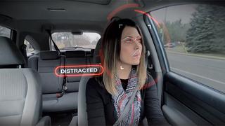 El retrovisor inteligente que previene accidentes alertando al conductor cuando está distraído | [VIDEO]
