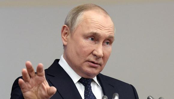 El presidente de Rusia, Vladimir Putin, pronuncia un discurso en una reunión del consejo asesor del Parlamento ruso en San Petersburgo el 27 de abril de 2022. (Alexey DANICHEV / SPUTNIK / AFP).