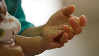 Coronavirus en Argentina: Mujer llegó de Brasil, dio a luz y huyó con el bebé del hospital sin cumplir la cuarentena