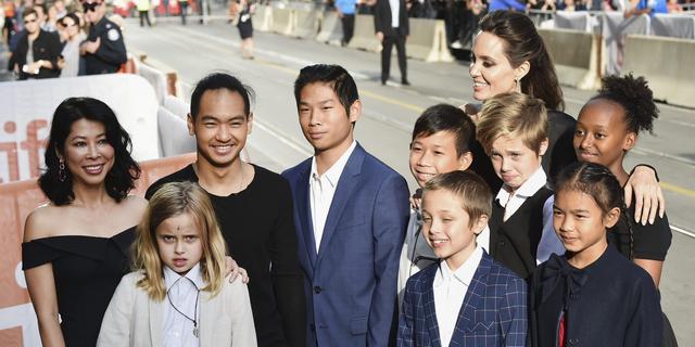 Angelina Jolie junto a sus hijos en la premiere de "Maléfica 2" en octubre de 2019.