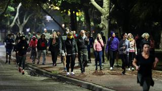 Masiva salida de runners por la noche y madrugada en Buenos Aires tras relajación de medidas por coronavirus