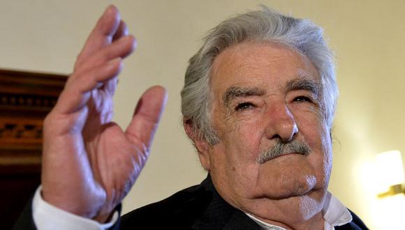 En esta foto de archivo tomada el 28 de mayo de 2015, el expresidente de Uruguay José 'Pepe' Mujica asiste a la presentación de su primer libro 'La felicit  al potere' en Roma. (Foto de Tiziana FABI / AFP).