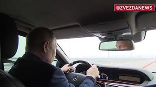 Vladimir Putin inspecciona en auto el puente de Crimea dañado en ataque ucraniano