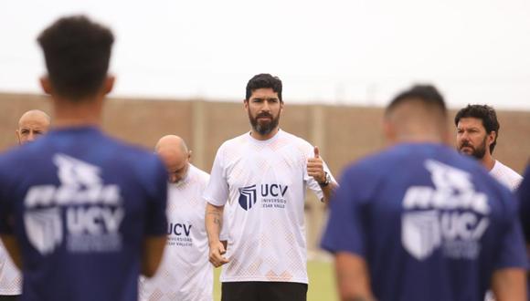 El director técnico confirmó que Racing fue uno de los motivos por el cual no conversó con Paolo Guerrero. (Foto: Prensa César Vallejo)