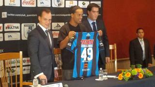 Ronaldinho fue presentado de forma oficial en el Querétaro