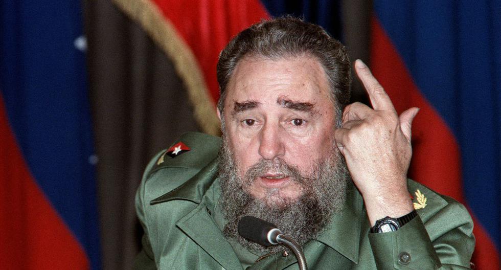 El presidente cubano Fidel Castro ofrece una conferencia de prensa el 13 de agosto de 1988 en Quito, Ecuador. (CRIS BOURONCLE / AFP).