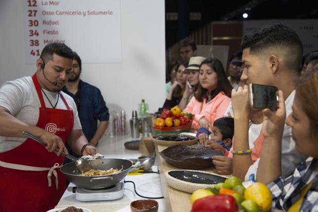 Perú cerró exitosamente su participación en la segunda edición de la Feria Iberoamericana de Gastronomía (FIBEGA), realizada en Buenos Aires, Argentina, del 15 al 17 de septiembre, en la que más de 5,000 personas tuvieron la oportunidad de participar en las clases magistrales de cocina y de coctelería a base de pisco, y disfrutar de degustaciones realizadas a cargo de los reconocidos chefs José del Castillo y Fransua Robles, informó PROMPERÚ.