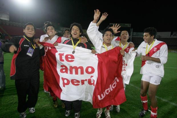Los 'Jotitas' cumplieron la campaña más decente de Perú en el Sudamericano Sub 17, en 2007. El Cholito Ávila ahí, al lado derecho de Reimond Manco. FOTO: GEC.