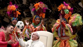 Papa Francisco hizo malabarismo con pelota en el Vaticano | FOTOS Y VIDEO