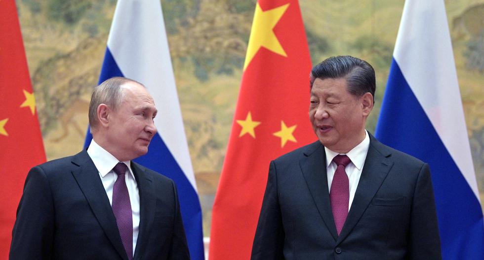 El presidente de Rusia, Vladimir Putin, y el de China, Xi Jinping, durante un encuentro en Beijing a inicios de febrero de este año. (Foto: AFP)