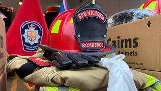Donan equipos de protección personal a compañía de bomberos de La Victoria