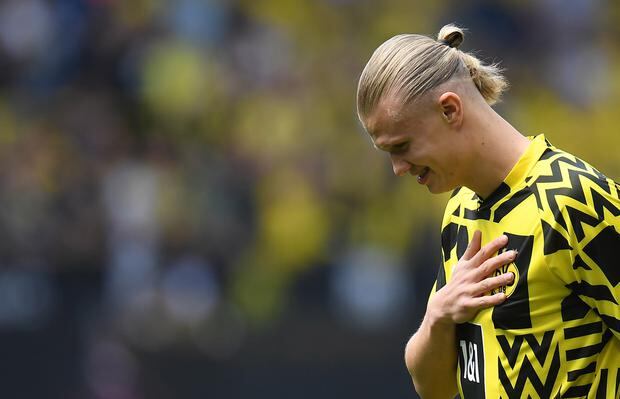 Dortmund (Germany), 14/05/2022.- Dortmund's Erling Haaland reacts prior the German Bundesliga soccer match between Borussia Dortmund and Hertha BSC in Dortmund, Germany, 14 May 2022. (Alemania, Rusia) EFE/EPA/Christopher Neundorf CONDITIONS - ATTENTION: The DFL regulations prohibit any use of photographs as image sequences and/or quasi-video.
