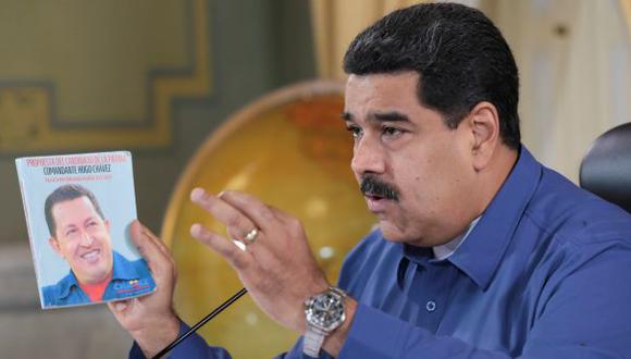 El presidente de Venezuela, Nicol&aacute;s Maduro, celebr&oacute; la idea de realizar una serie sobre la vida de su antecesor, Hugo Ch&aacute;vez. (Reuters)