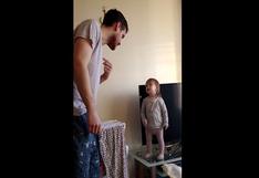 YouTube: Esta bebé discutiendo con su papá causa ternura en redes