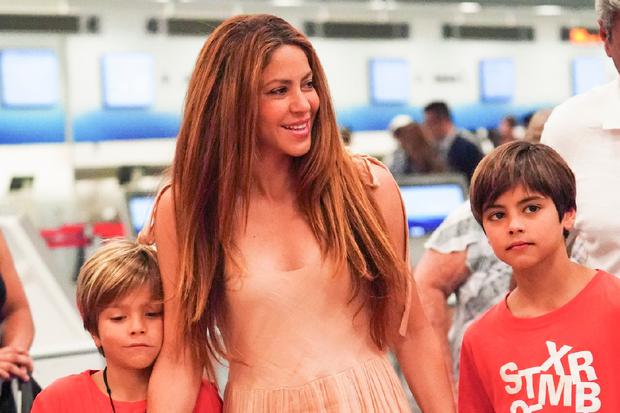 Shakira and her two children Milan and Sasha (Photo: Shakira Fans / Facebook)