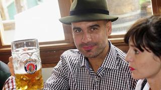 Pep Guardiola fue un bávaro más en la famosa Oktoberfest de Múnich