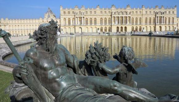 Prohíben el palo para selfies en el Palacio de Versalles