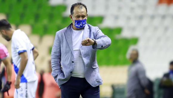 Juan Reynoso analizó su debut con derrota en el Cruz Azul. (Foto: AFP)