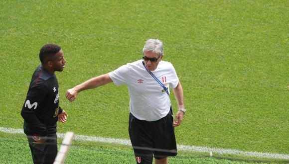 Perú vs. Australia: Farfán se retiró del entrenamiento por un fuerte golpe en la cabeza. (Foto: Rolly Reyna / Enviado Especial de El Comercio)