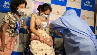 Mujer de 104 años es el primer adulto mayor en ser vacunado contra el COVID-19 en el Perú