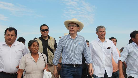 Martín Vizcarra viajó a Piura el martes 27 para supervisar las labores de reconstrucción en la zona más afectada por el Fenómeno El Niño Costero el año pasado. (Foto: Archivo El Comercio)