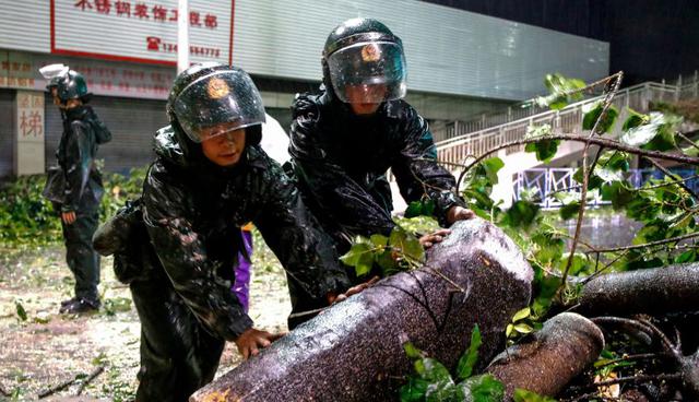 El balance de muertos en el archipiélago filipino, regularmente azotado por violentos tifones, subió a 65 muertos el domingo. (Foto: AFP)