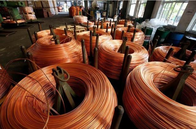 En la imagen de archivo se ven alambres de cobre en una fábrica de cable en el norte de Hanoi, Vietnam el 11 de agosto de 2017. (Foto: Reuters/Kham)