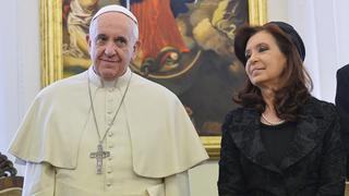 Cristina se torció el tobillo y llegó tarde a cita con el Papa