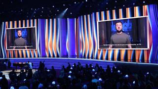 Presidente de Ucrania, Volodymyr Zelensky, habla en un video en la gala de los Grammy