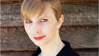 Por qué Chelsea Manning, la confidente de WikiLeaks, está en prisión pese a haber sido indultada por Obama