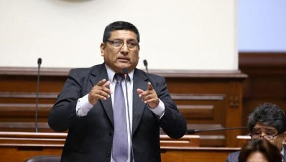 Mario Mantilla explicó que lo dicho por su lideresa busca llamar la atención del mandatario, puesto que "no puede descuidar la priorización de otros temas muy importantes" para el país. (Foto: Congreso)