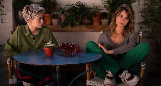 Milena Smit and Penélope Cruz are the protagonists of "Parallel Mothers", the most recent film by the Spanish Pedro Almodóvar.  (Photo: Netflix)