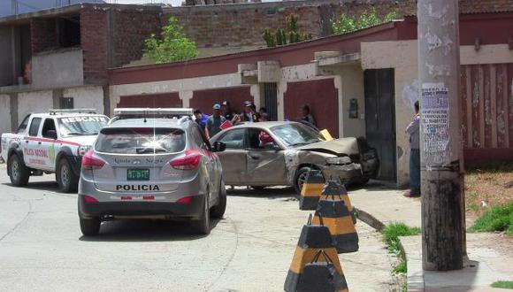Luego de que los agentes PNP le ordenaran detenerse, el estudiante aceler&oacute; su veh&iacute;culo por distintas calles de Huancayo hasta que choc&oacute; contra una vivienda. (Foto: Junior Meza)
