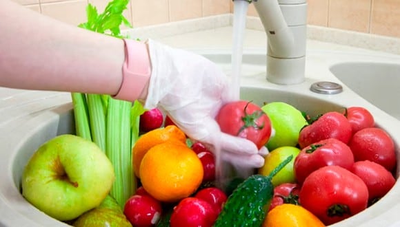 Cómo desinfectar tus verduras y frutas usando sal y limón