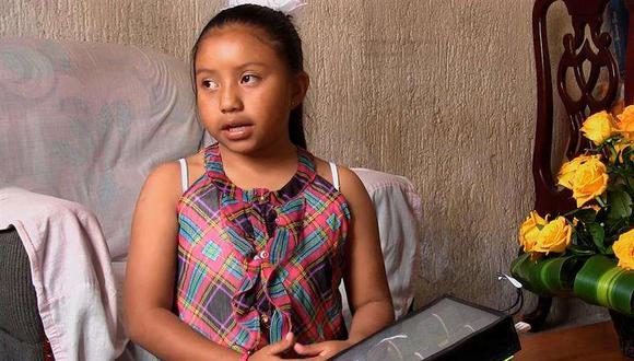 Xóchitl Guadalupe Cruz López es la primera niña del país que recibe el "Reconocimiento ICN a la Mujer" de la Universidad Nacional Autónoma de México