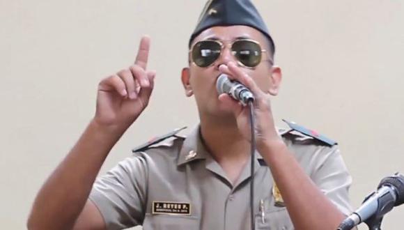 El vocalista de la banda de la Policía Nacional del Perú. (Foto: Facebook)