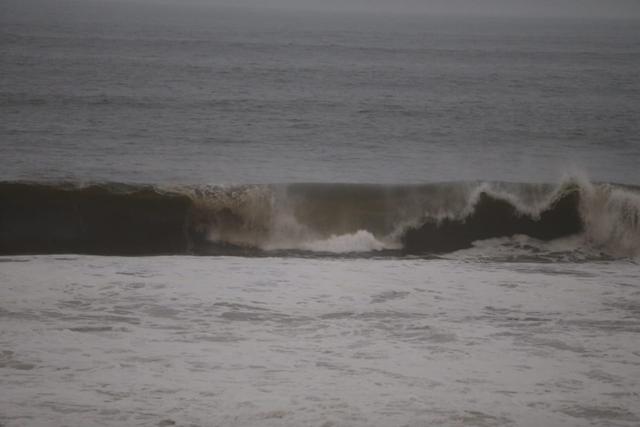 Hoy por la mañana se reportó un fuerte oleaje en las costas de Lima (Foto: Mario Zapata).