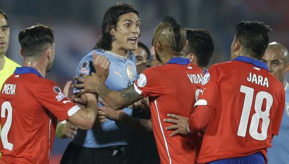 Edinson Cavani negó haber hablado mal de Chile y Jara