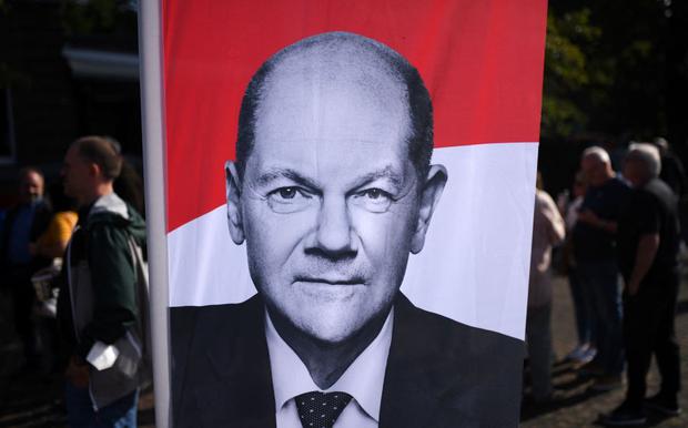 A campaign poster showing the German Finance Minister, Vice Chancellor and Chancellor candidate of the Social Democratic Party (SPD), Olaf Scholz. (INA FASSBENDER / AFP).