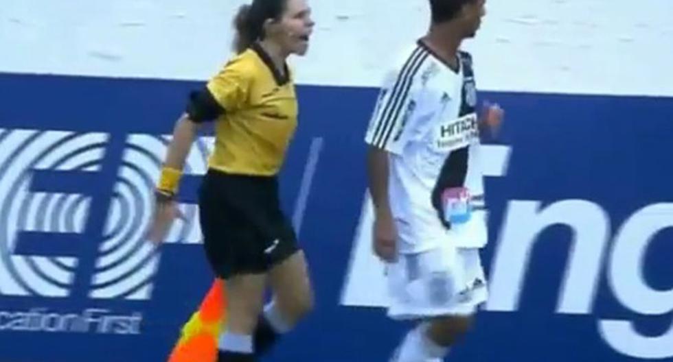 Fútbol brasileño: Jugador de Ponte Preta fue presa de esta árbitro. (Foto: Captura)