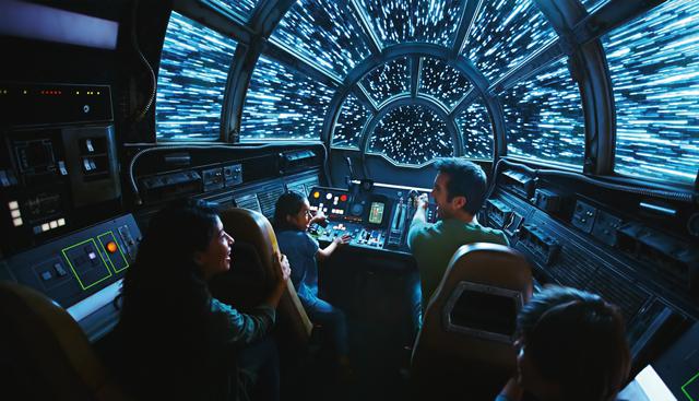 Prepárate para tomar el control de la nave más famosa de la galaxia en Millennium Falcon: Smugglers Run.    (Foto: Disney World)