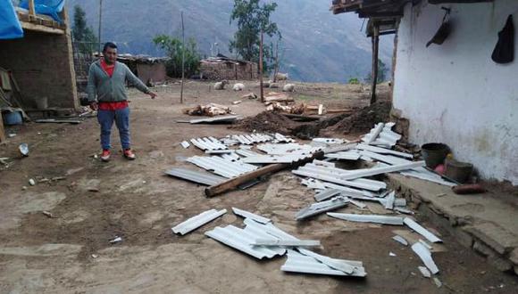 Fuertes vientos seguidos de lluvia han afectado algunos techos de algunas viviendas en el distrito de Llapo, provincia de Cabana, en Áncash (Foto: Pallasca Informa)