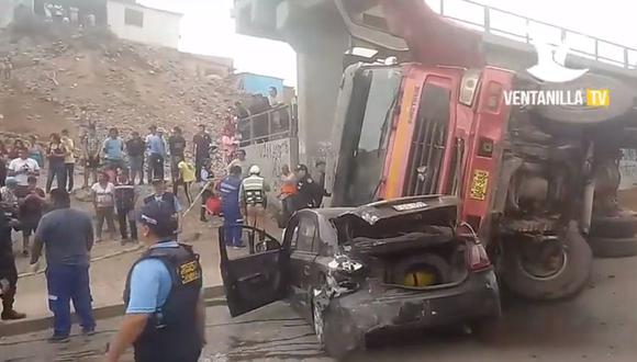 El accidente se reportó a la altura del puente peatonal ubicado en la avenida Néstor Gambetta. (Captura: Ventanilla TV)