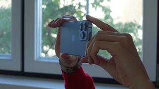 El truco para encontrar cámaras escondidas en habitaciones utilizando nuestros celulares