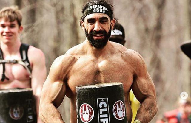 Ahmad Ayyad, un hombre de 40 años, originario de Washington D.C. que suele compartir su mayor pasión, hacer deporte, pero que fue atacado por el Covid-19. (Foto: Instagram)