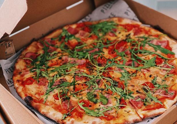 Another of the most requested is the tasty Prosciutto arugula.  Pizzarte has three presentations in different sizes.  (Pizza you)