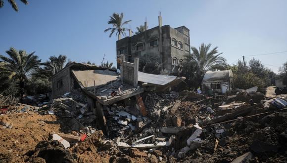 La casa destruida de la familia Abu Naseir tras un temprano ataque aéreo israelí en Deir Al Balah, en el sur de la Franja de Gaza, el 3 de febrero de 2024. EFE/EPA/MOHAMMED SABLE