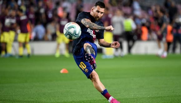 Barcelona's Argentine forward Lionel Messi warms up prior to the Spanish league football match between FC Barcelona and Villarreal CF at the Camp Nou stadium in Barcelona, on September 24, 2019. (Photo by LLUIS GENE / AFP)